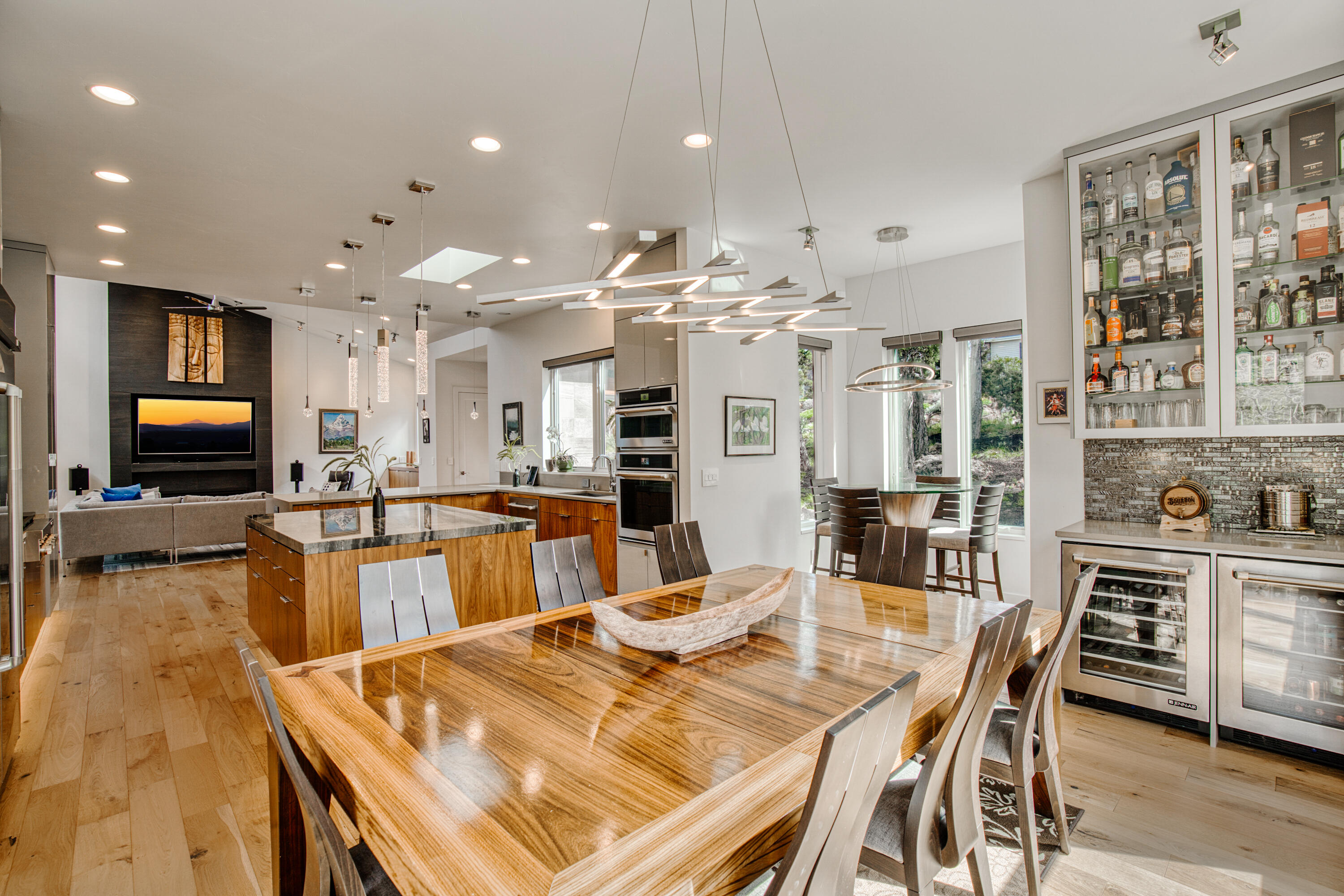 Bend, Oregon, 97703, United States, 3 Bedrooms Bedrooms, ,3 BathroomsBathrooms,Residential,For Sale,1826383