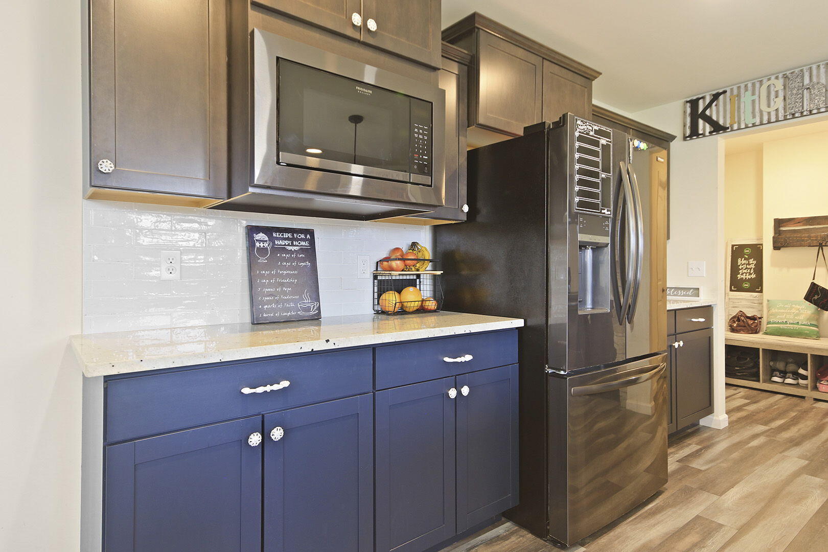 ASHLAND, Missouri, 65010, United States, 4 Bedrooms Bedrooms, ,3 BathroomsBathrooms,Residential,For Sale,1981891