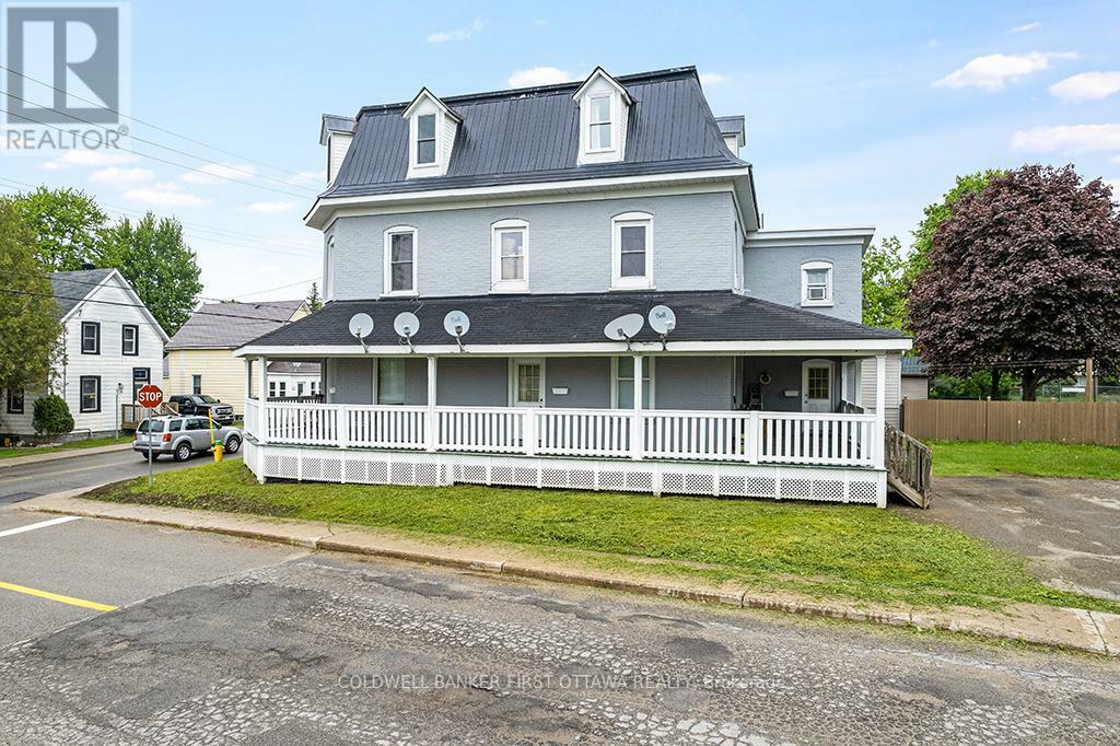 SMITHS FALLS, Ontario, K7A 2Z5, CA, 8 Bedrooms Bedrooms, ,6 BathroomsBathrooms,Residential,For Sale,1865309