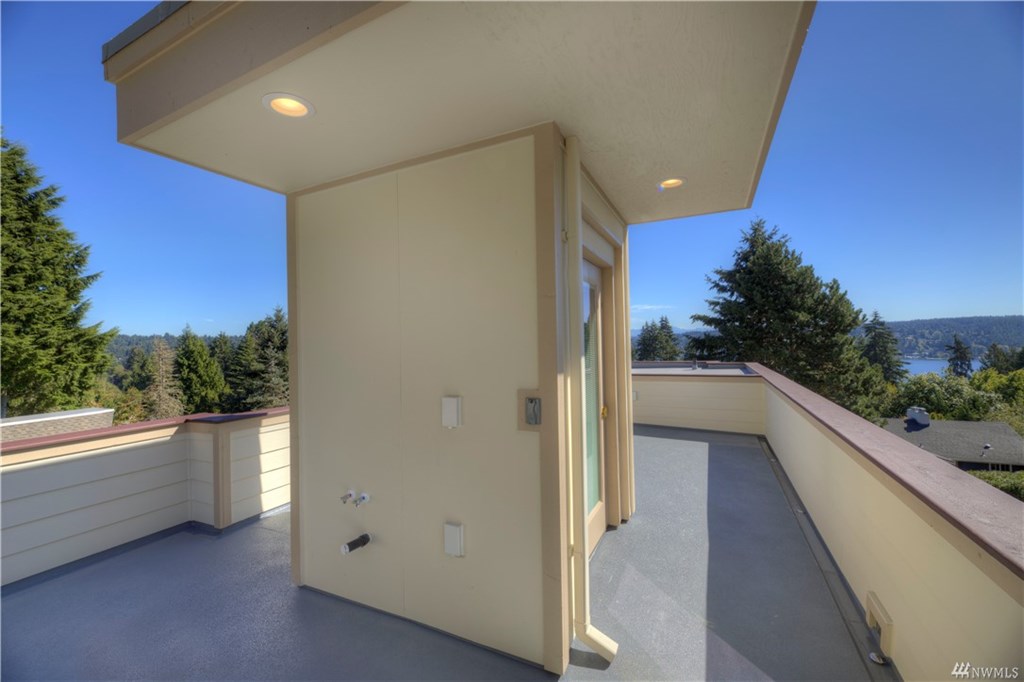 16001 36th Ave NE, Lake Forest Park, Washington, 98155, United States, 2 Bedrooms Bedrooms, ,4 BathroomsBathrooms,Residential,For Sale,16001 36th Ave NE,1621421