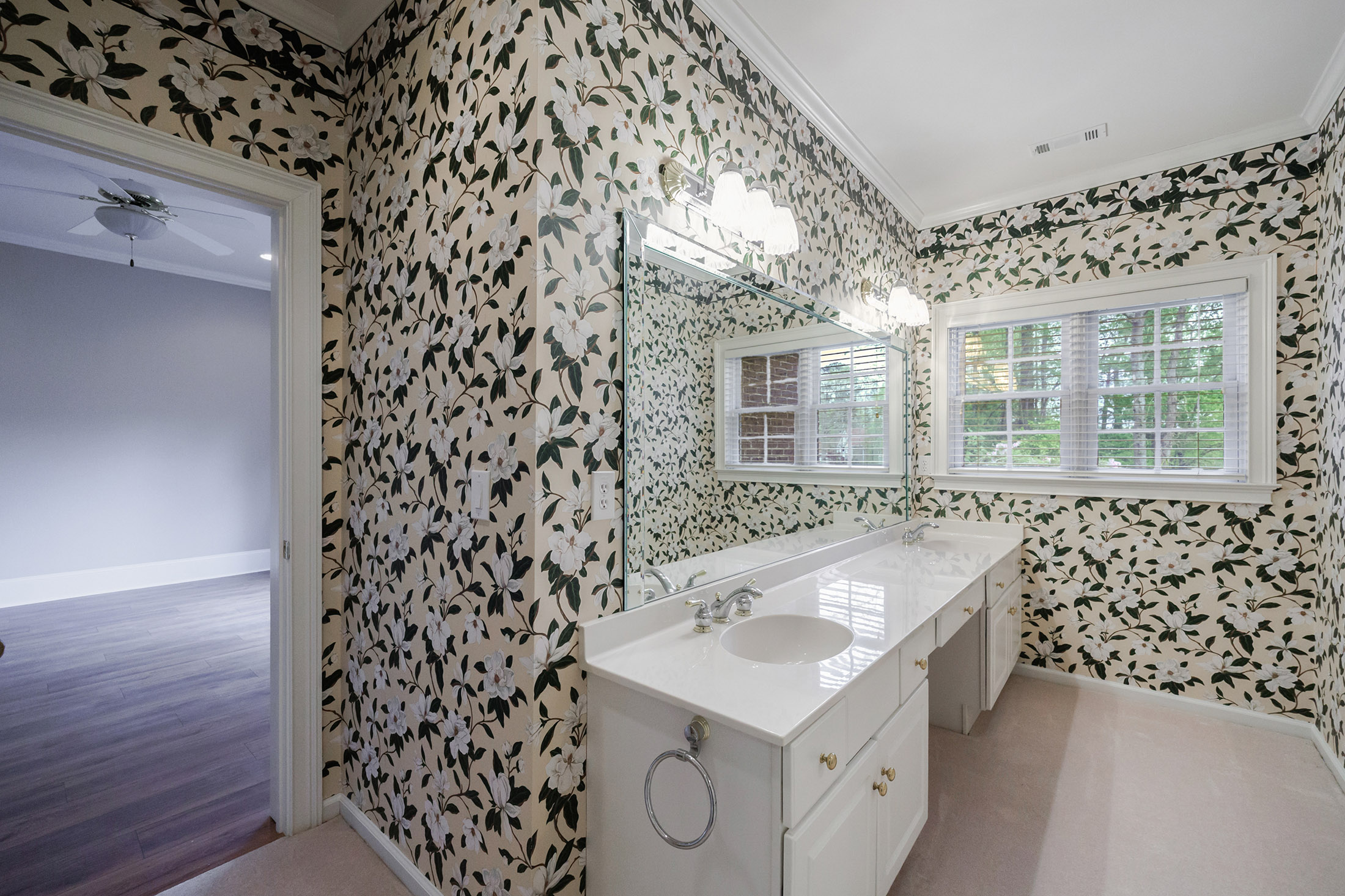  A Rare Opportunity to Own a Developer-Designed Lakefront Estate - 物件實景