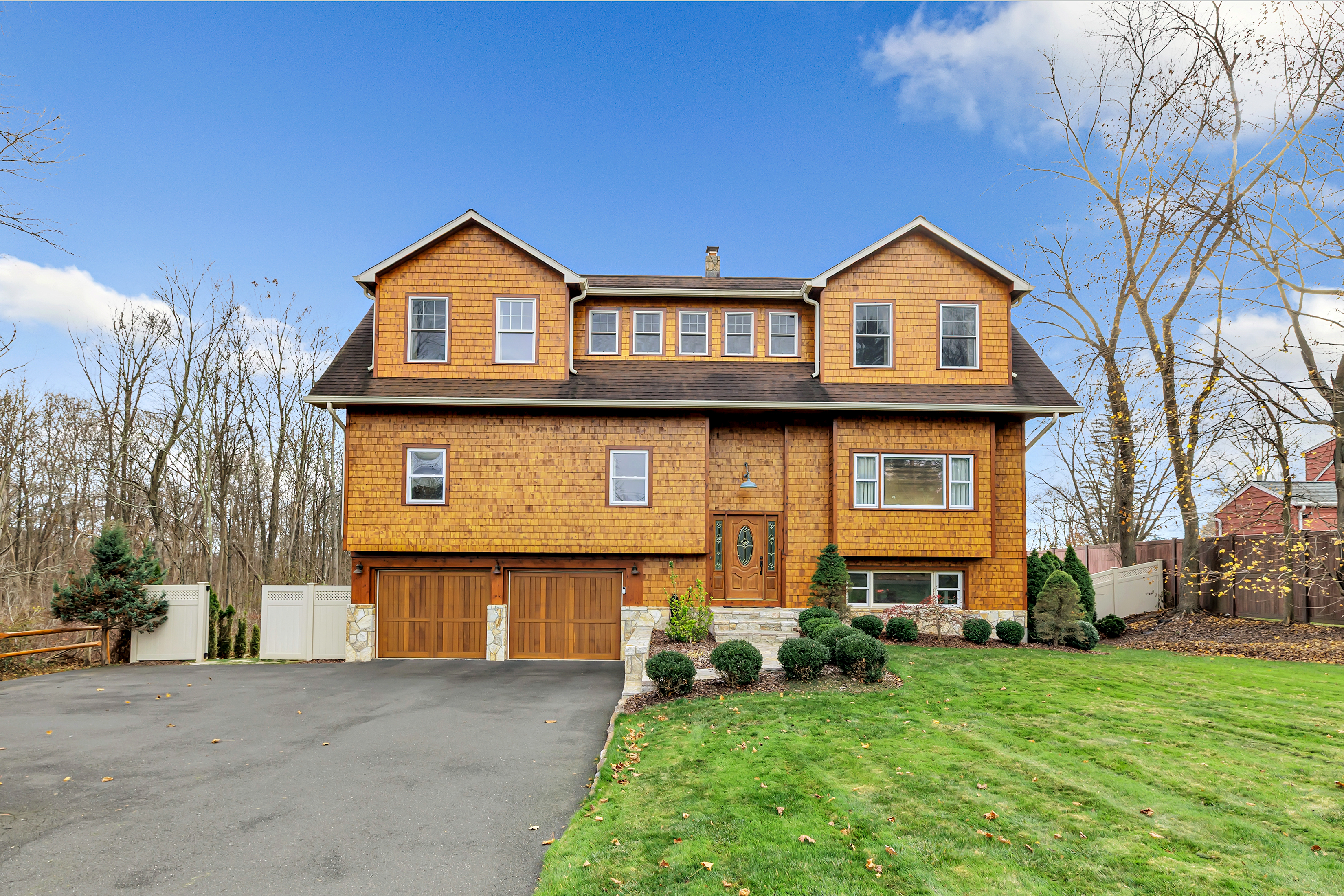 Danbury, Connecticut, 06811, United States, 10 Bedrooms Bedrooms, ,5 BathroomsBathrooms,Residential,For Sale,1992409