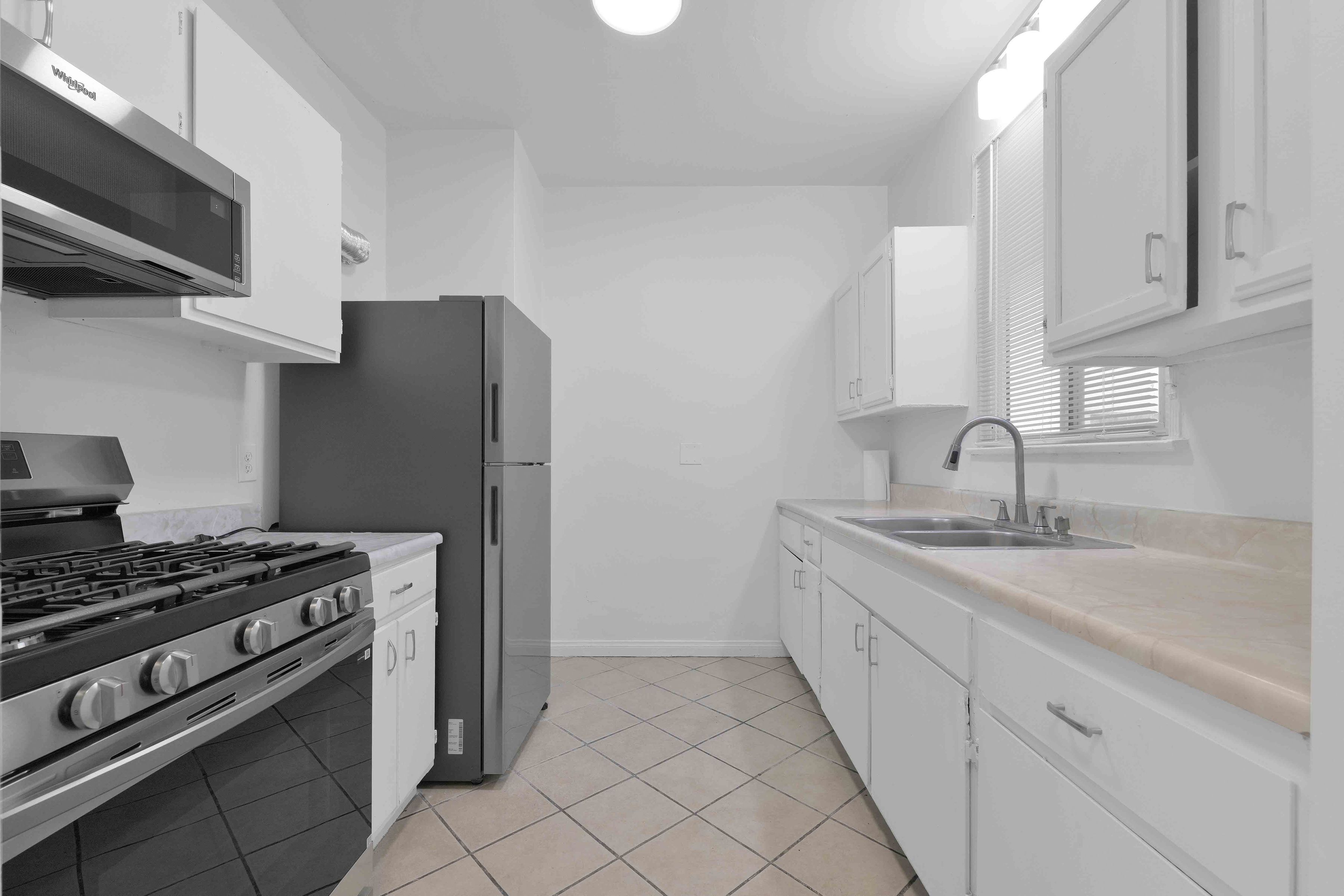  2442 W 18th St - 物件實景