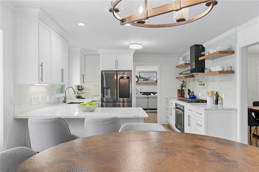 Alpharetta, Georgia, 30005, United States, 4 Bedrooms Bedrooms, ,6 BathroomsBathrooms,Residential,For Sale,1983404