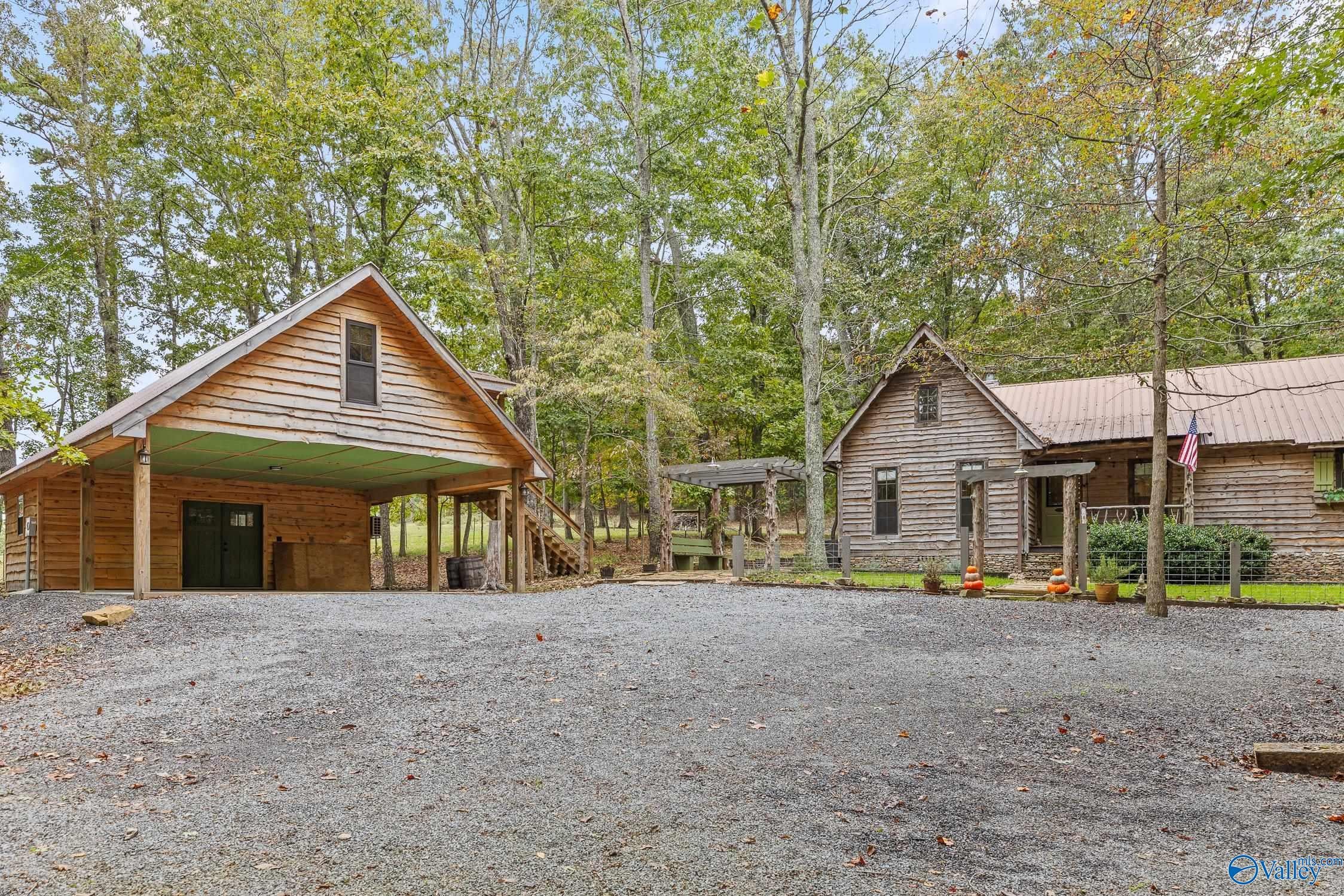 Mentone, Alabama, 35984, United States, 3 Bedrooms Bedrooms, ,1 BathroomBathrooms,Residential,For Sale,1978714