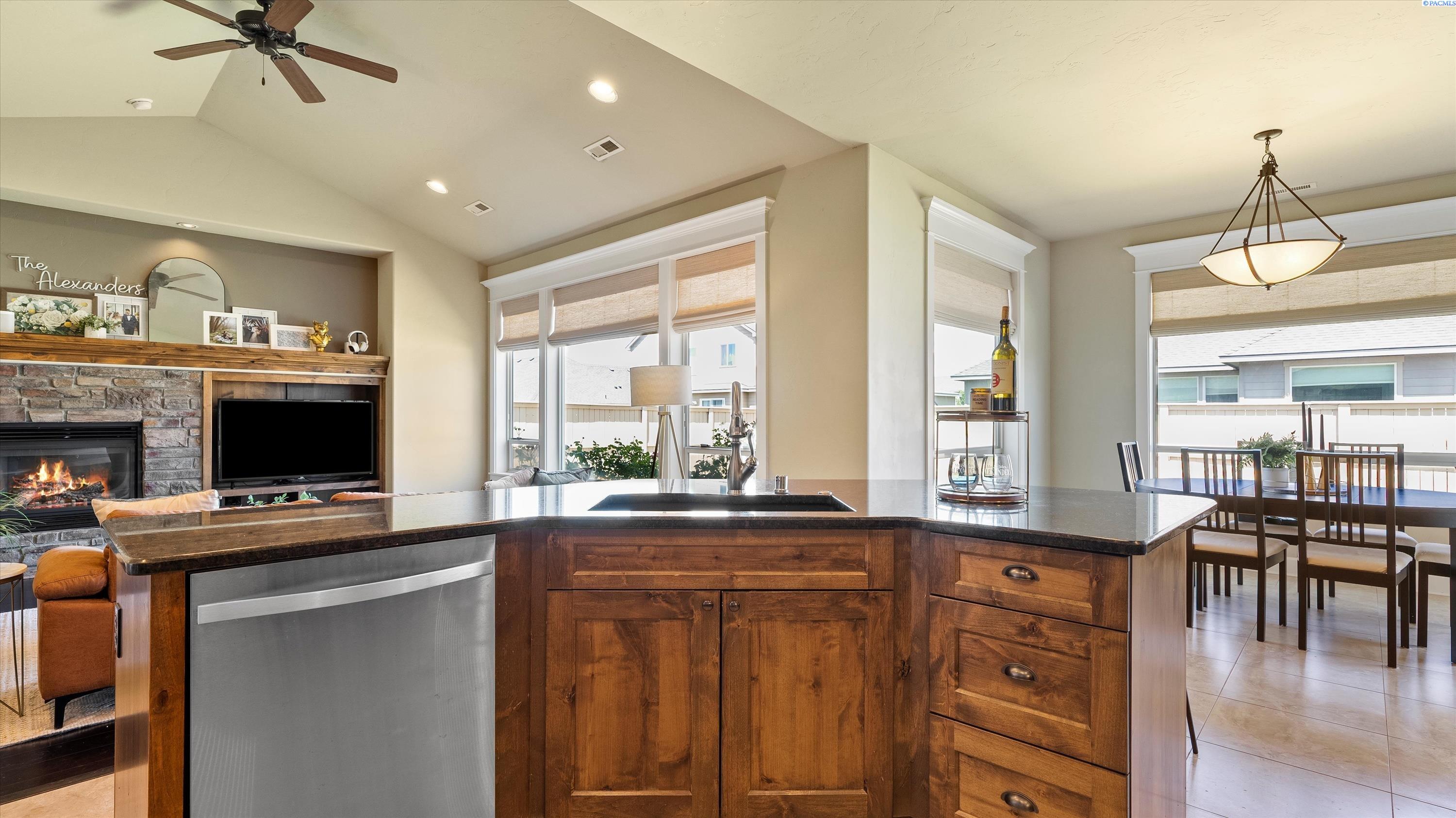 Richland, Washington, 99354, United States, 3 Bedrooms Bedrooms, ,2 BathroomsBathrooms,Residential,For Sale,1896289