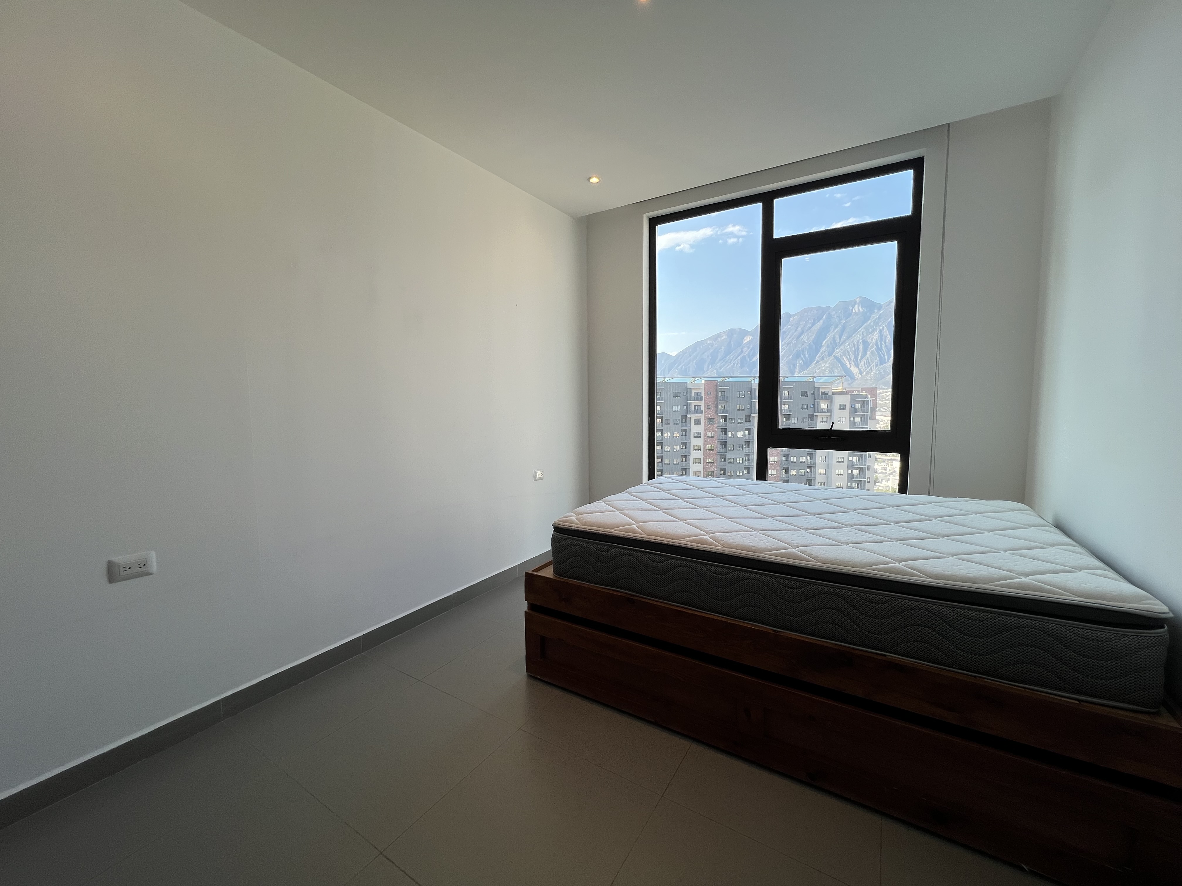  Modern Turnkey Apartment with Panoramic Mountain Views - 物件實景