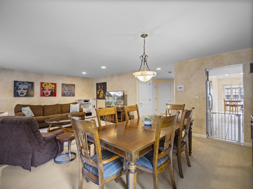 Worcester, Massachusetts, 01609, United States, 3 Bedrooms Bedrooms, ,4 BathroomsBathrooms,Residential,For Sale,1970257