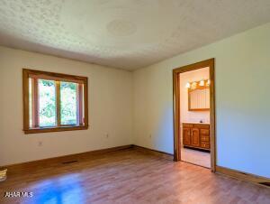 1tq5sqtifeit, Pennsylvania, 15534, United States, 3 Bedrooms Bedrooms, ,3 BathroomsBathrooms,Residential,For Sale,1947387