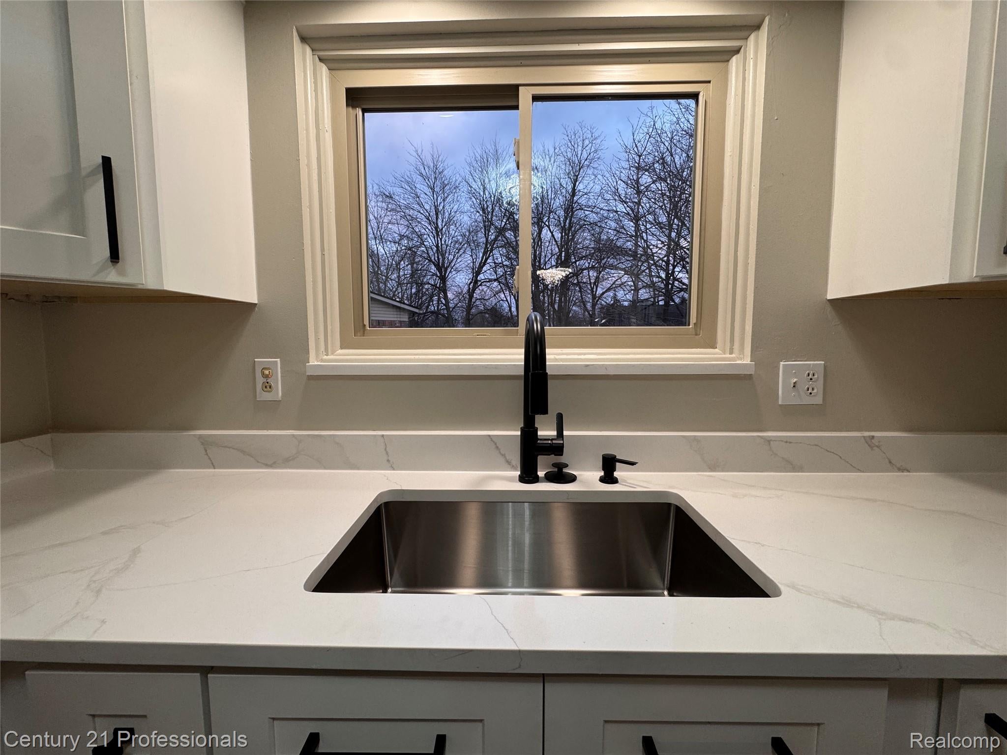 Troy, Michigan, 48085, United States, 4 Bedrooms Bedrooms, ,3 BathroomsBathrooms,Residential,For Sale,2009052