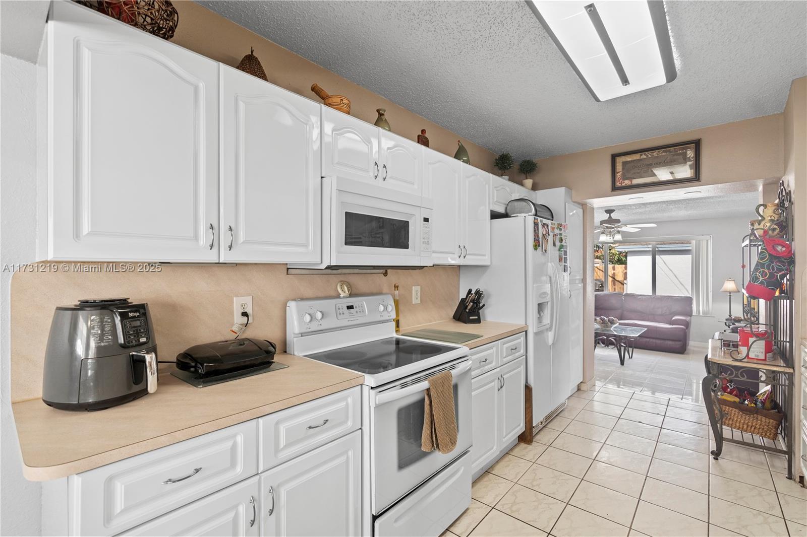 Hialeah, Florida, 33012, United States, 4 Bedrooms Bedrooms, ,4 BathroomsBathrooms,Residential,For Sale,1840227