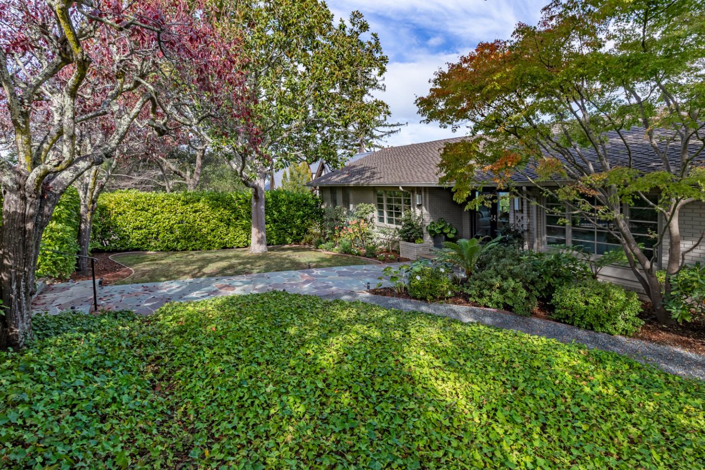 Hillsborough, California, 94010, United States, 3 Bedrooms Bedrooms, ,4 BathroomsBathrooms,Residential,For Sale,1989109