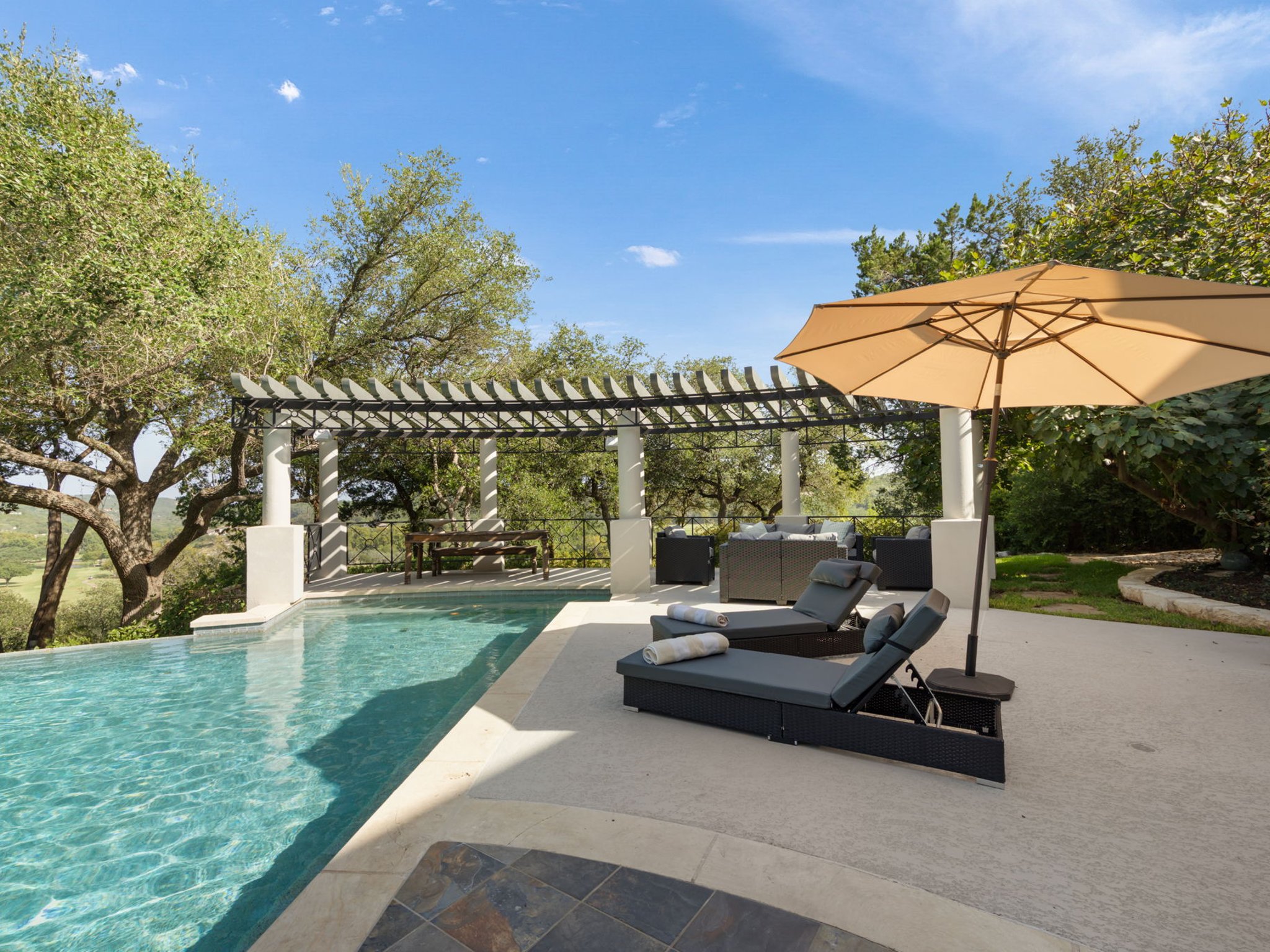  Private 2+ Acre Barton Creek Estate with Hill Country Views, Pool & Guest House - 物件實景