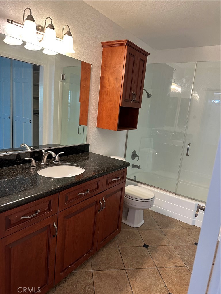 Canoga Park, California, 91303, United States, 2 Bedrooms Bedrooms, ,1 BathroomBathrooms,Residential,For Sale,1995813