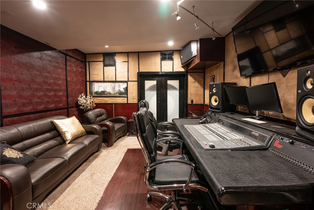 Woodland Hills, California, 91367, United States, 5 Bedrooms Bedrooms, ,6 BathroomsBathrooms,Residential,For Sale,1973826