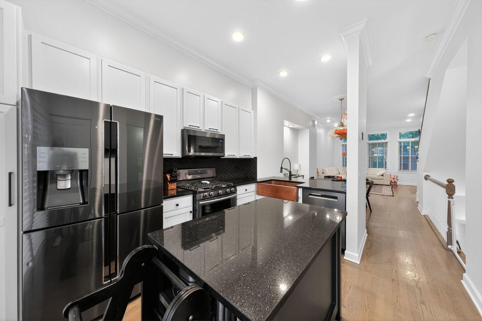 Chicago, Illinois, 60616, United States, 3 Bedrooms Bedrooms, ,3 BathroomsBathrooms,Residential,For Sale,1986457