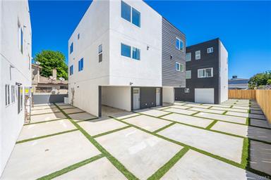 Van Nuys, California, 91405, United States, 11 Bedrooms Bedrooms, ,Residential,For Sale,1763615