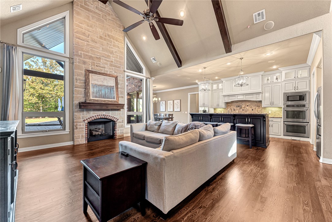 Centerton, Arkansas, 72719, United States, 5 Bedrooms Bedrooms, ,5 BathroomsBathrooms,Residential,For Sale,1992149