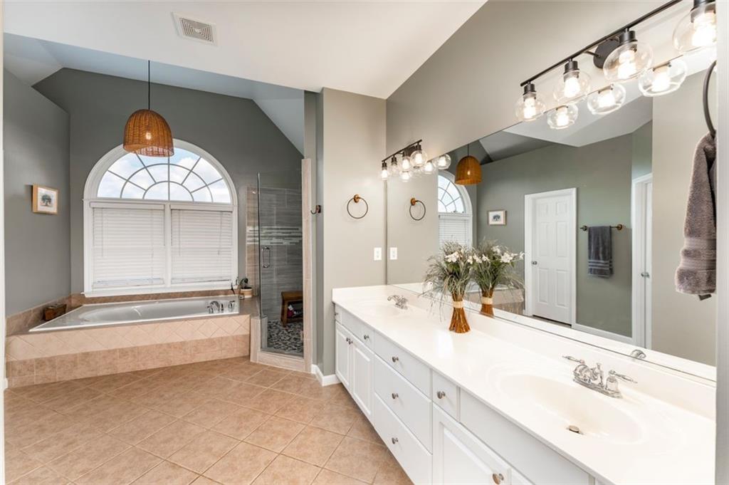 Marietta, Georgia, 30064, United States, 5 Bedrooms Bedrooms, ,5 BathroomsBathrooms,Residential,For Sale,2003371