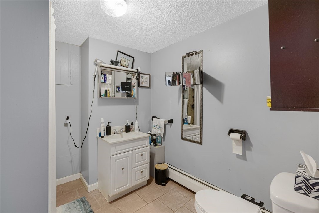 Cranston, Rhode Island, 02910, United States, 3 Bedrooms Bedrooms, ,3 BathroomsBathrooms,Residential,For Sale,1969292