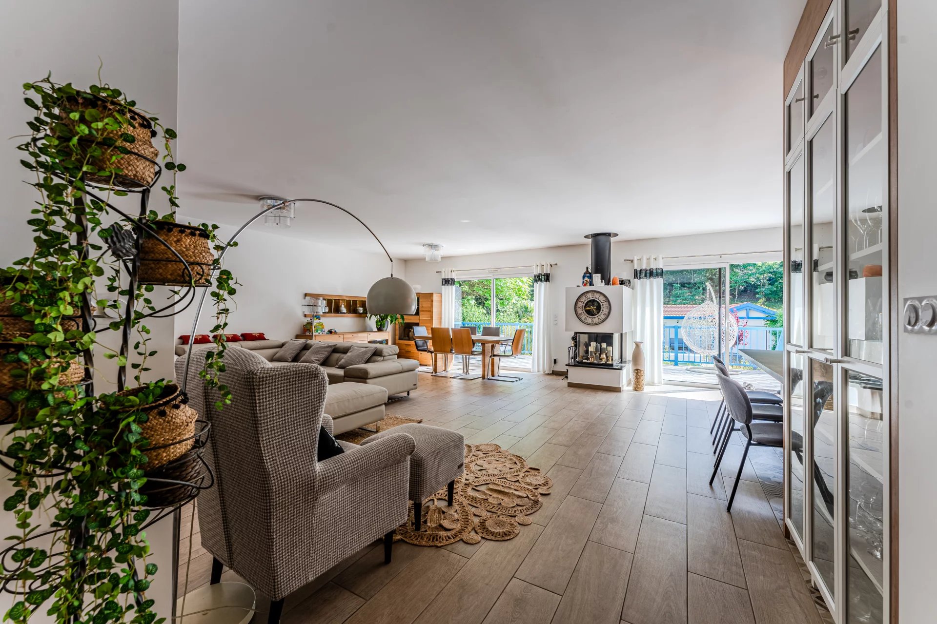 Arcachon, New Aquitaine, 33120, FR, 7 Bedrooms Bedrooms, ,5 BathroomsBathrooms,Residential,For Sale,1840237