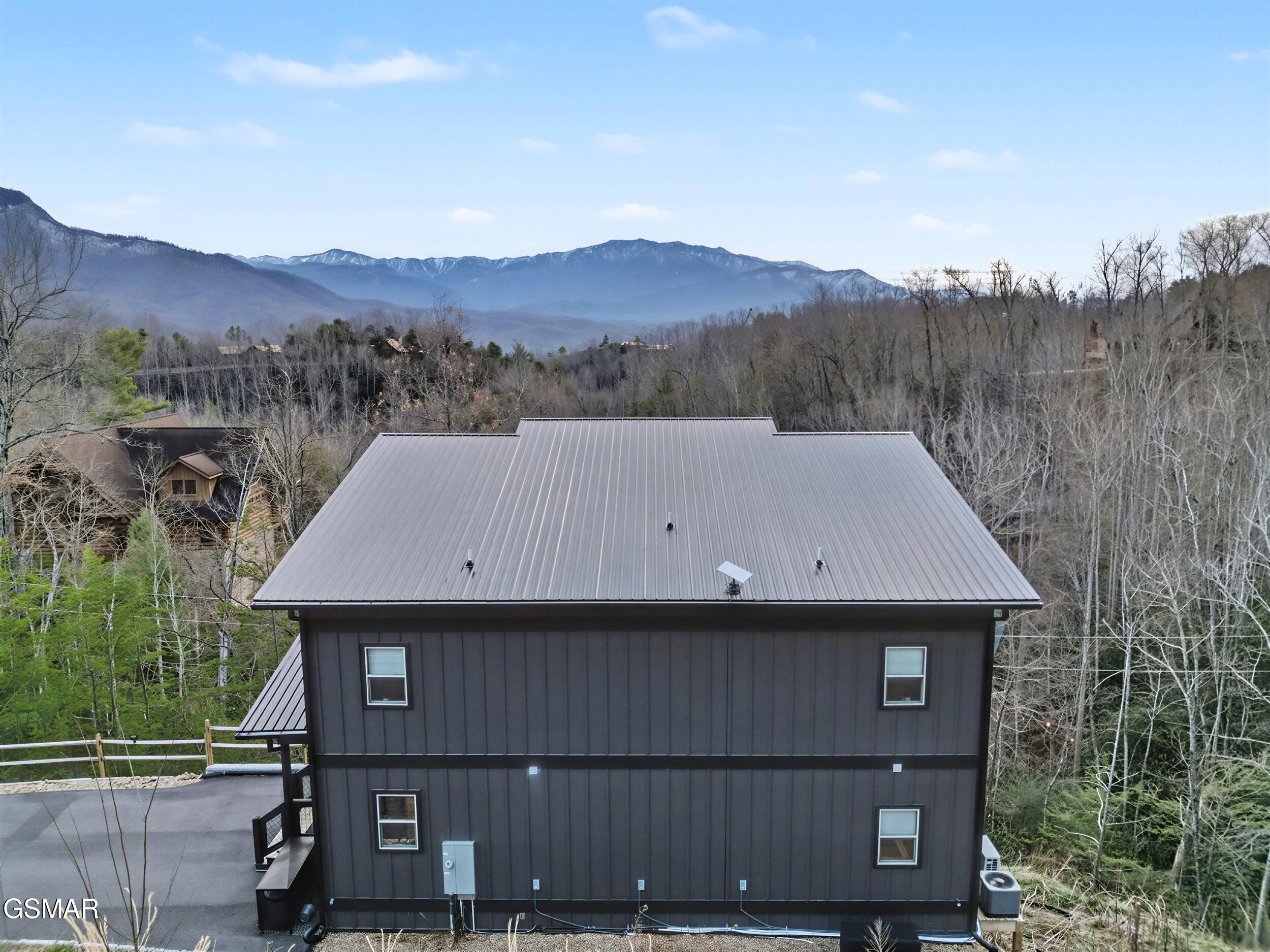 Gatlinburg, Tennessee, 37738, United States, 3 Bedrooms Bedrooms, ,4 BathroomsBathrooms,Residential,For Sale,2012548