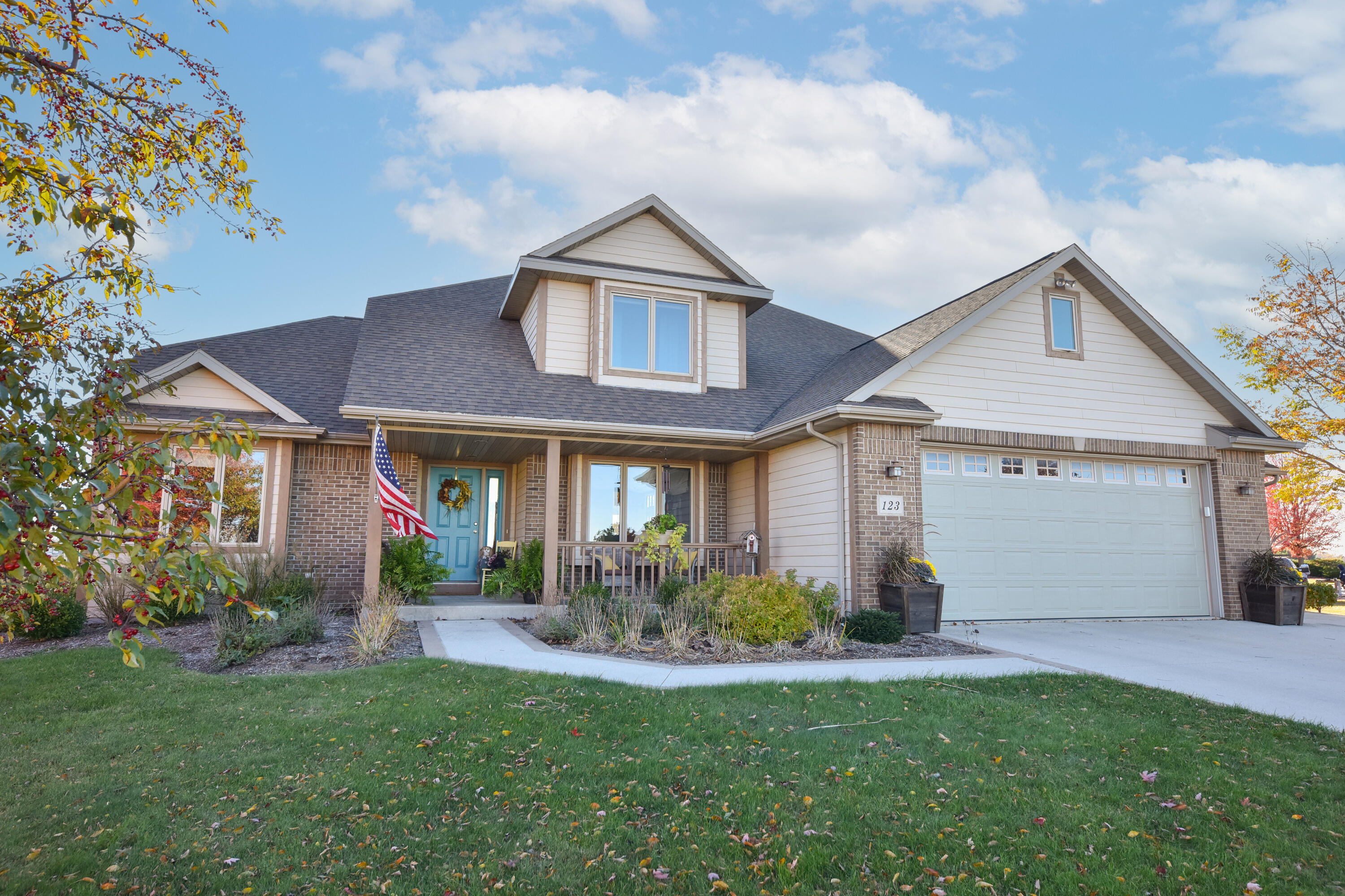 Cedar Grove, Wisconsin, 53013, United States, 5 Bedrooms Bedrooms, ,4 BathroomsBathrooms,Residential,For Sale,1987576