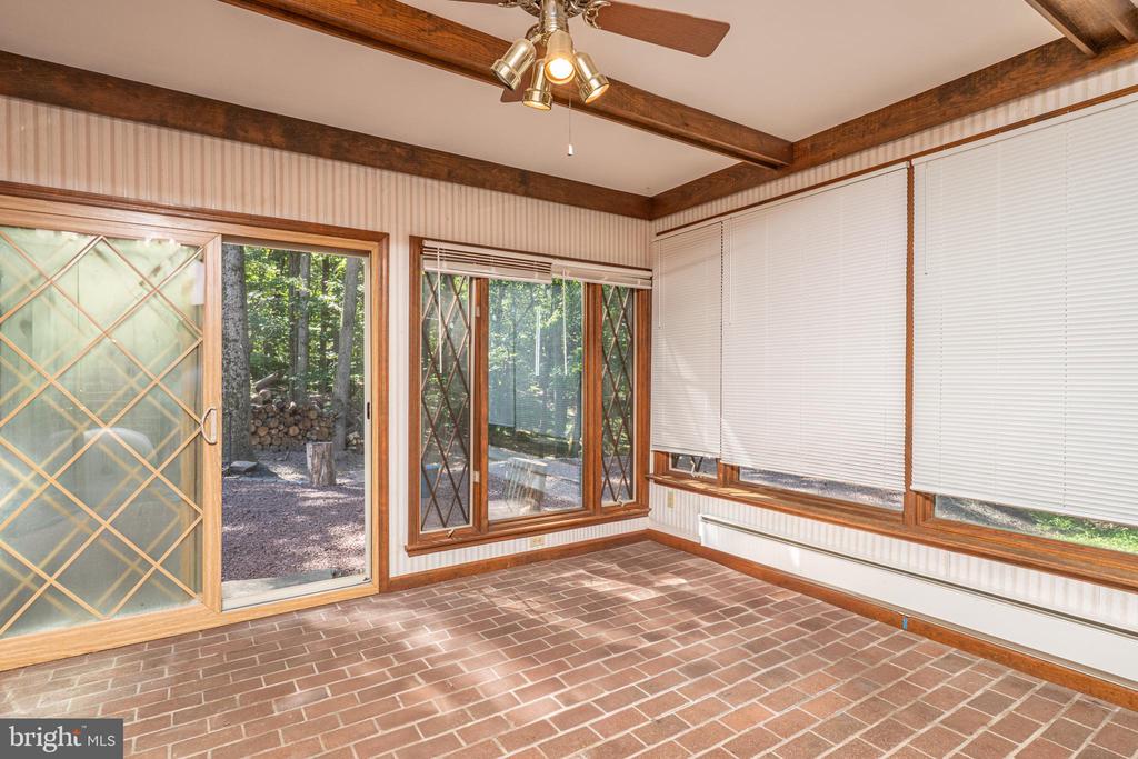 Reading, Pennsylvania, 19607, United States, 4 Bedrooms Bedrooms, ,4 BathroomsBathrooms,Residential,For Sale,1951295