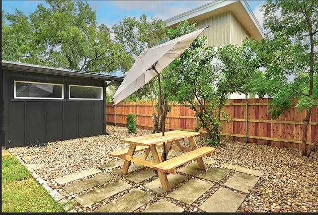 Austin, Texas, 78731, United States, 4 Bedrooms Bedrooms, ,3 BathroomsBathrooms,Residential,For Sale,1885336