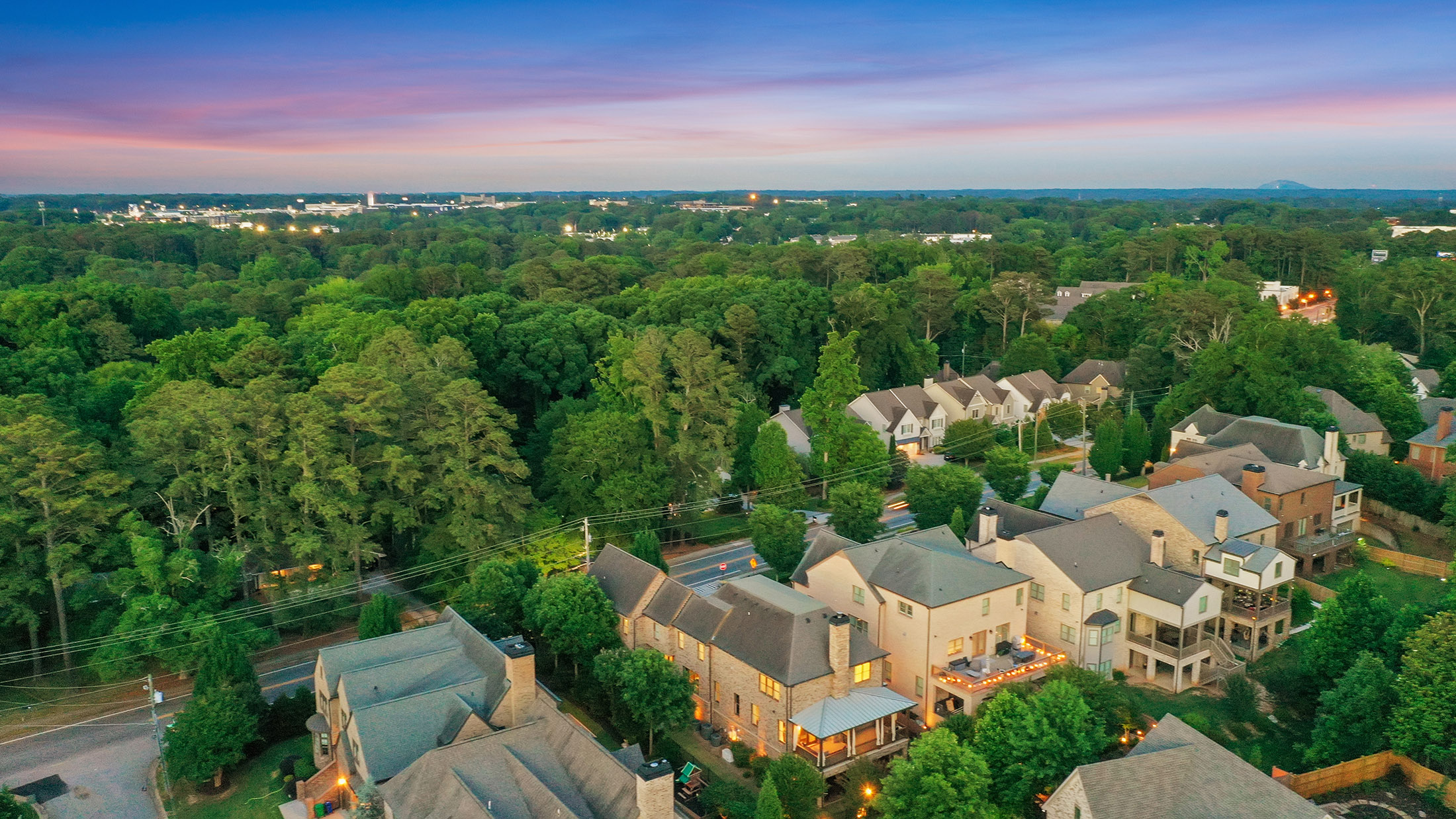  Sophisticated Brick Residence in Coveted Brookhaven Location - 物件實景