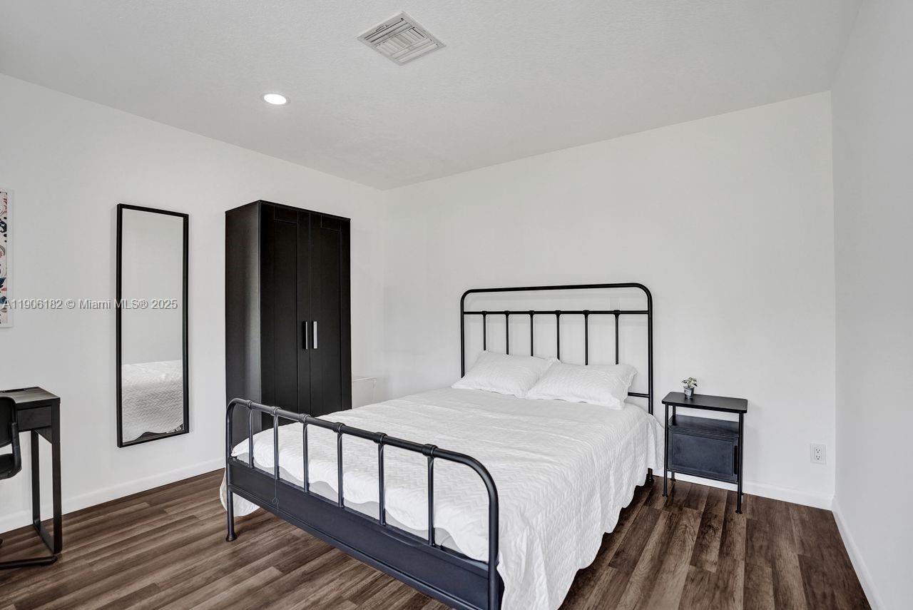 West Palm Beach, Florida, 33407, United States, 6 Bedrooms Bedrooms, ,5 BathroomsBathrooms,Residential,For Sale,1987925