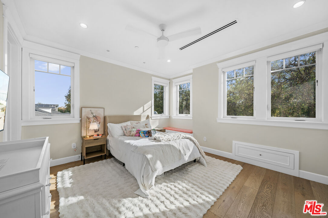 Valley Village, California, 91607, United States, 7 Bedrooms Bedrooms, ,8 BathroomsBathrooms,Residential,For Sale,1997303