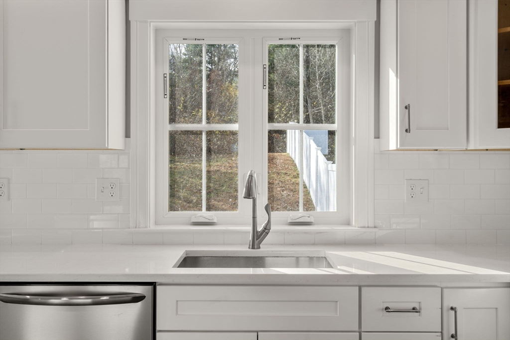 Mendon, Massachusetts, 01756, United States, 3 Bedrooms Bedrooms, ,3 BathroomsBathrooms,Residential,For Sale,1997117