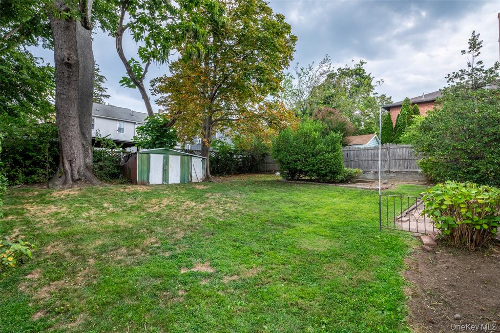 Bronx, New York, 10464, United States, 4 Bedrooms Bedrooms, ,Residential,For Sale,1937282