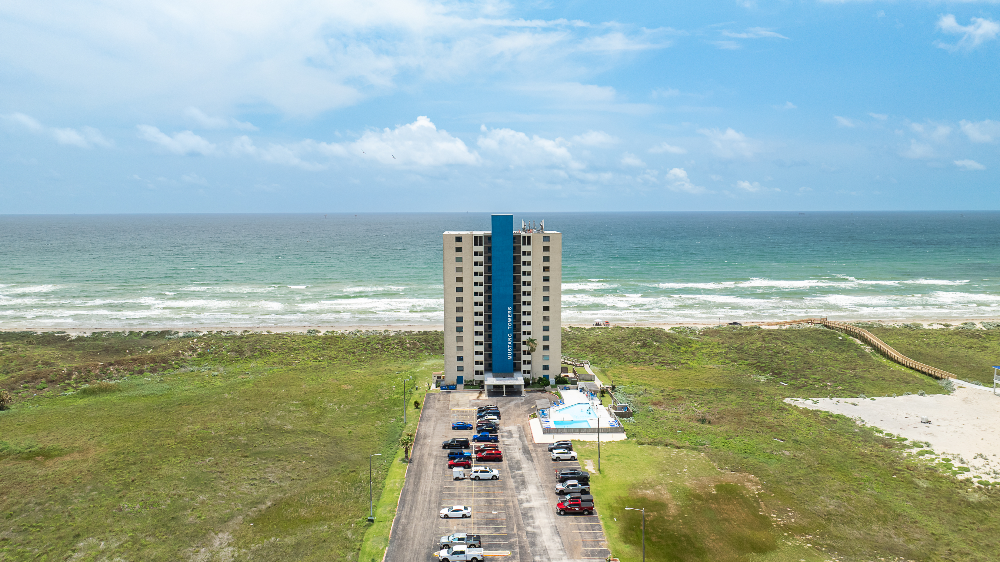  Gulf-View Penthouse at Mustang Towers - 物件實景