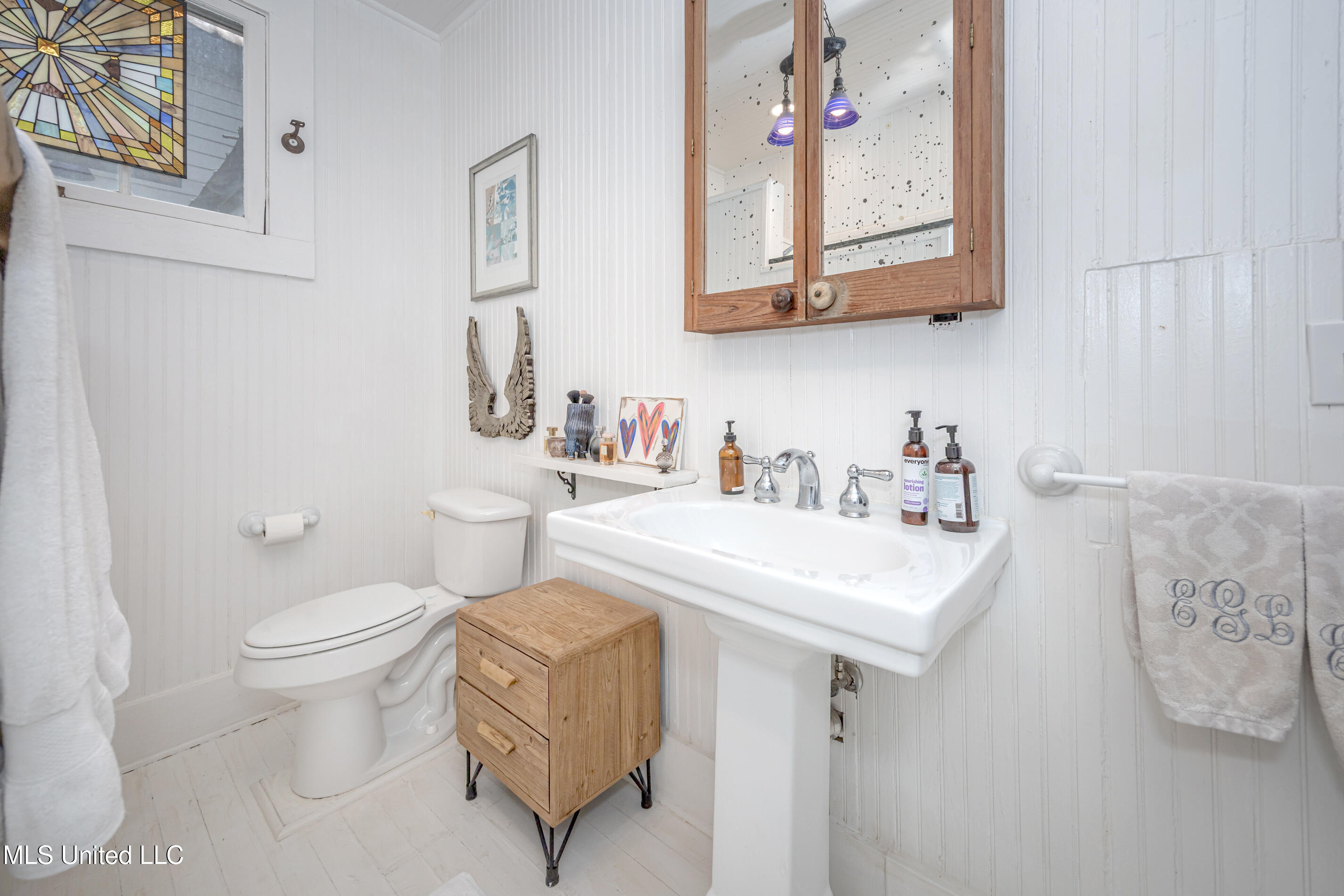 Ocean Springs, Mississippi, 39564, United States, 3 Bedrooms Bedrooms, ,2 BathroomsBathrooms,Residential,For Sale,1847227