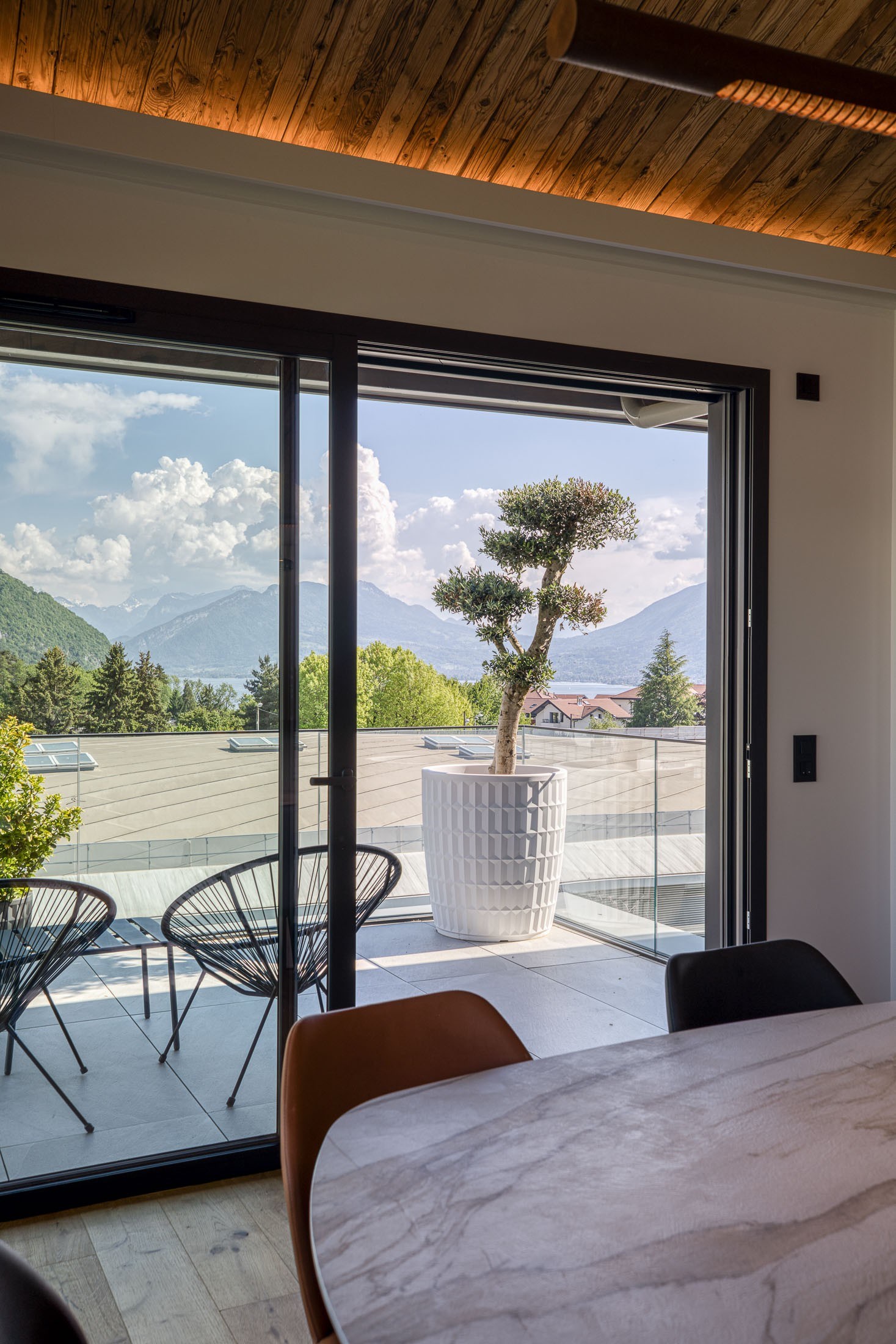  Modern villa with lake and mountain views - 物件實景