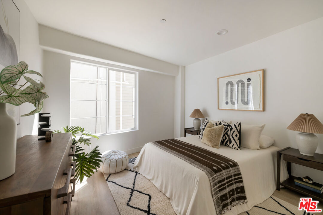 Los Angeles, California, 90065, United States, 3 Bedrooms Bedrooms, ,3 BathroomsBathrooms,Residential,For Sale,1925113