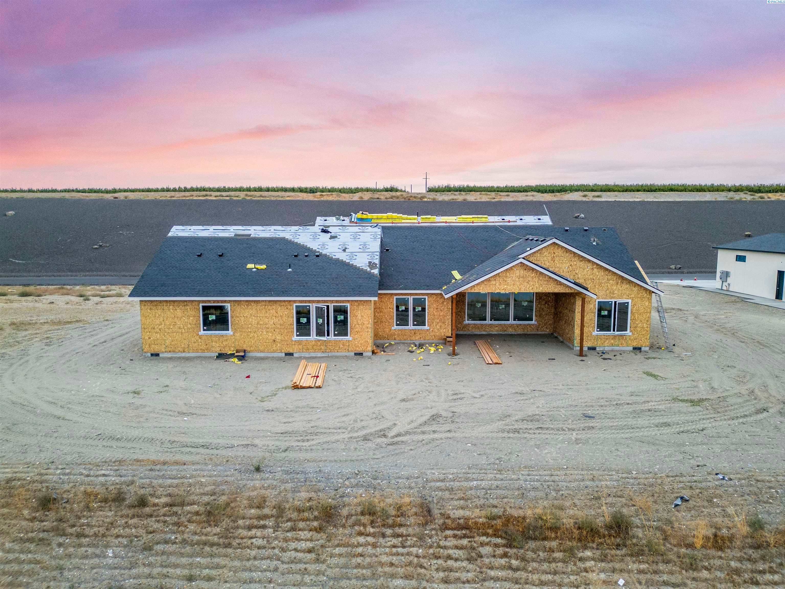 Pasco, Washington, 99301, United States, 4 Bedrooms Bedrooms, ,2 BathroomsBathrooms,Residential,For Sale,1978072