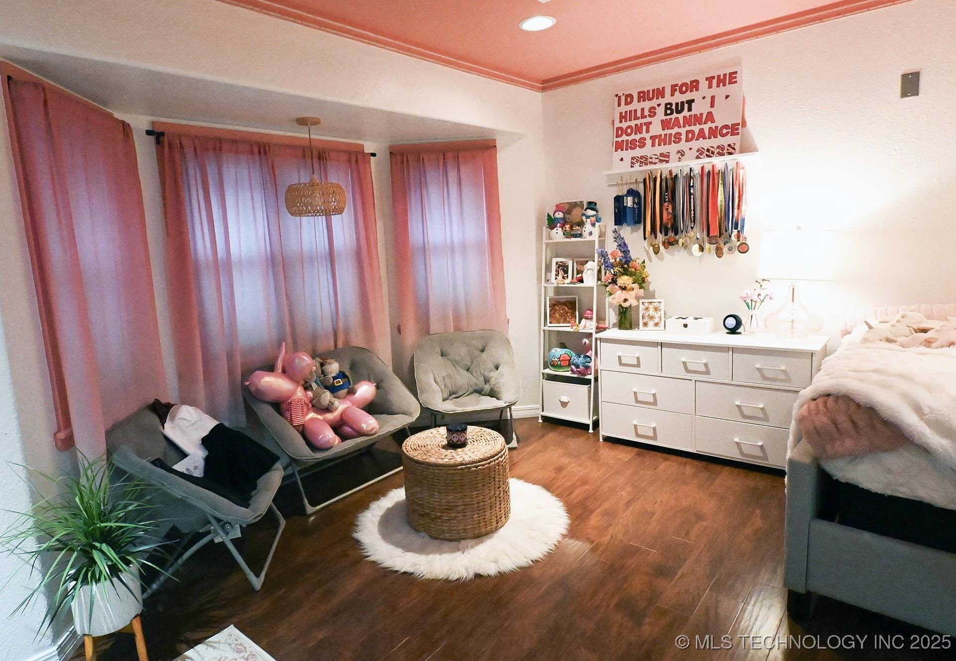 Sallisaw, Oklahoma, 74955, United States, 3 Bedrooms Bedrooms, ,3 BathroomsBathrooms,Residential,For Sale,1977994