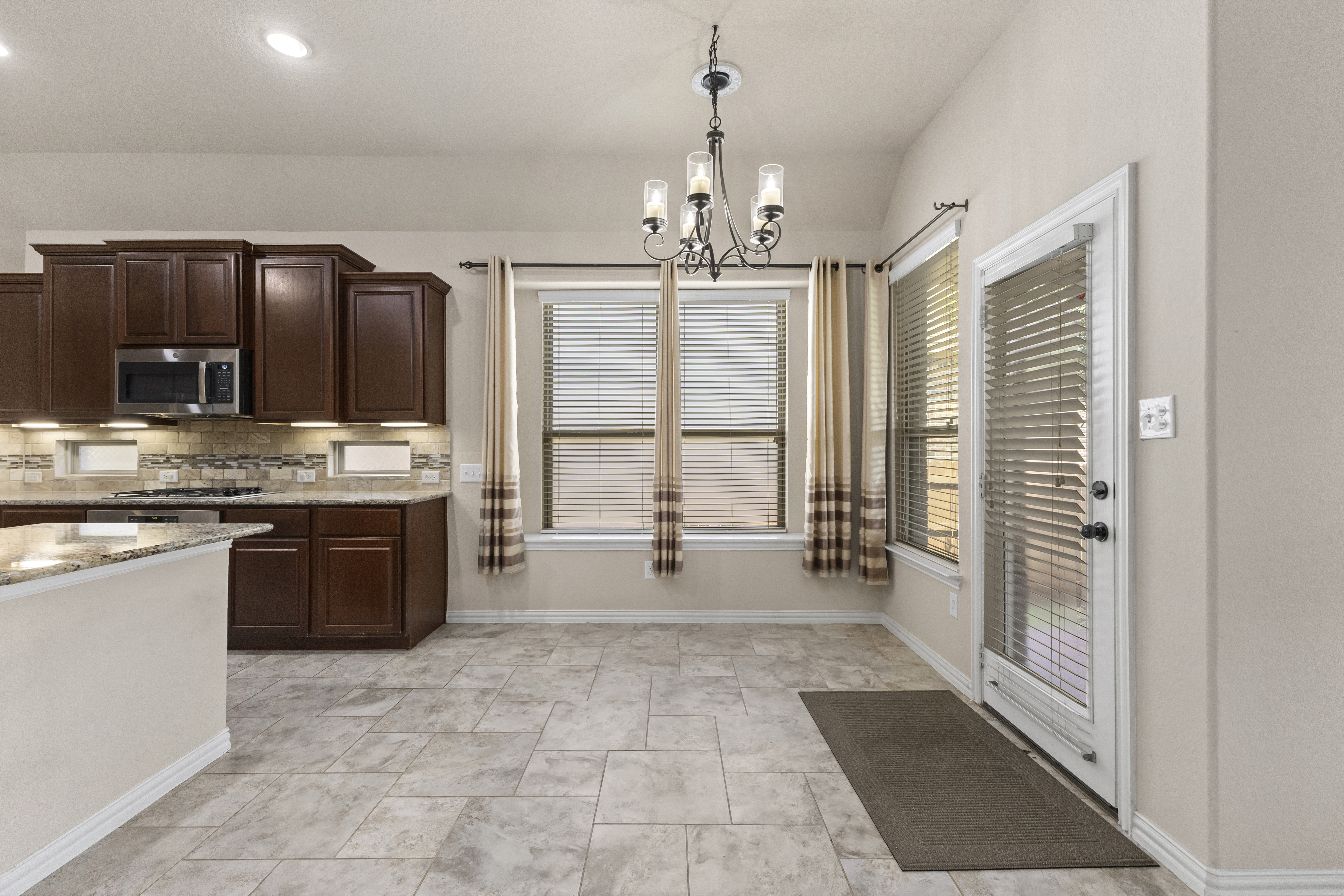  Distinguished Living in Stillwater Ranch - 物件實景