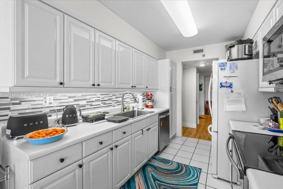 3598 Yacht Club Dr Unit 302, Aventura, Florida, 33180, United States, 3 Bedrooms Bedrooms, ,2 BathroomsBathrooms,Residential,For Sale,3598 Yacht Club Dr Unit 302,1622452