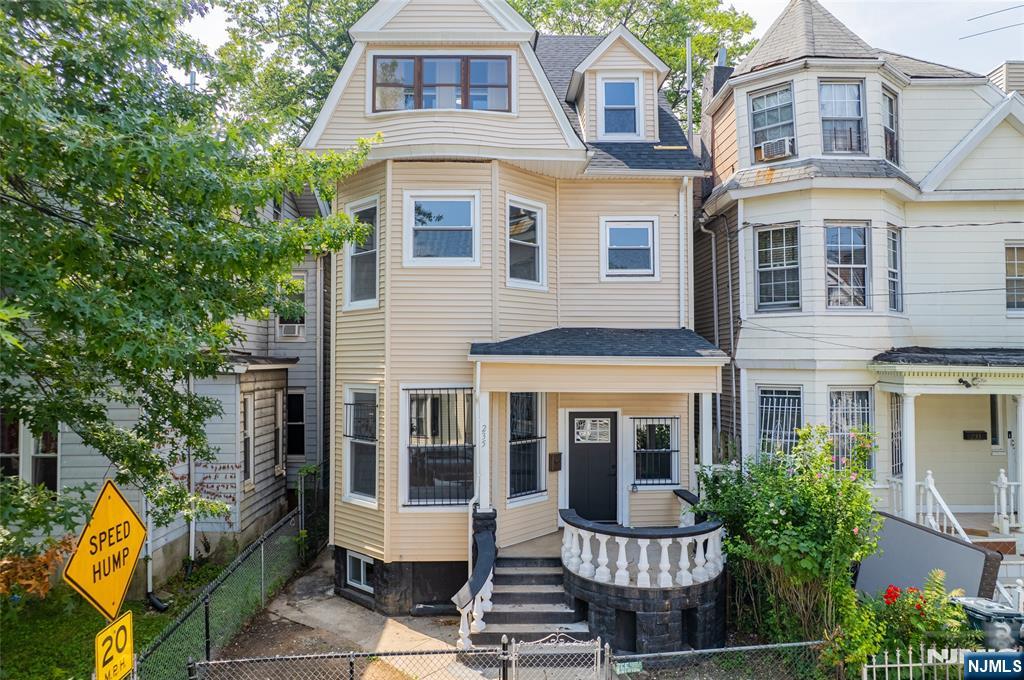 Newark, New Jersey, 07103, United States, 6 Bedrooms Bedrooms, ,3 BathroomsBathrooms,Residential,For Sale,1897498