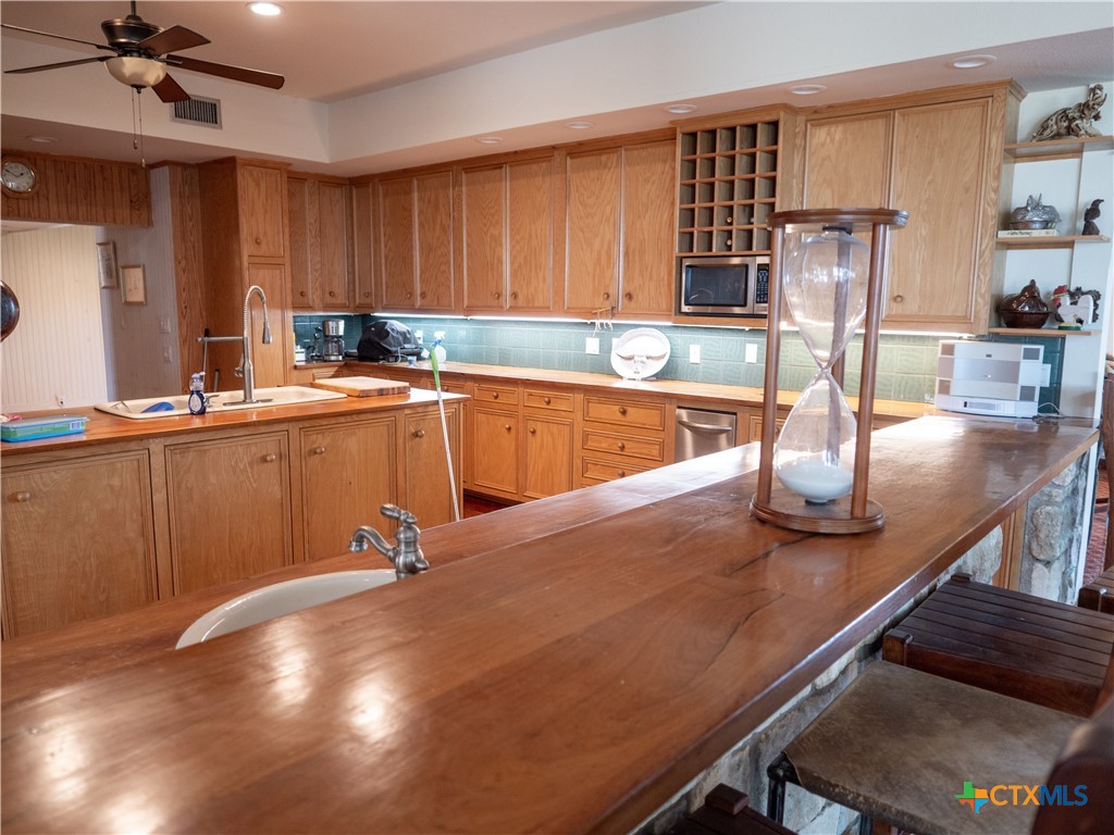 Edna, Texas, 77957, United States, 5 Bedrooms Bedrooms, ,5 BathroomsBathrooms,Residential,For Sale,1770365