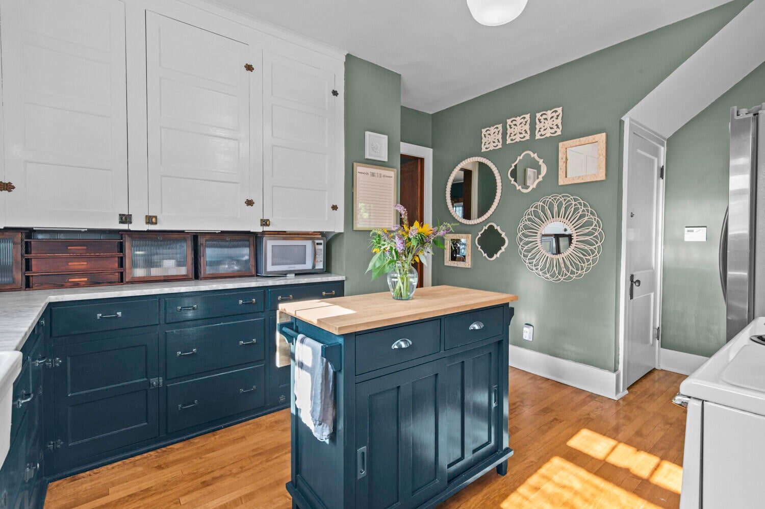 Ann Arbor, Michigan, 48103, United States, 4 Bedrooms Bedrooms, ,3 BathroomsBathrooms,Residential,For Sale,1991262