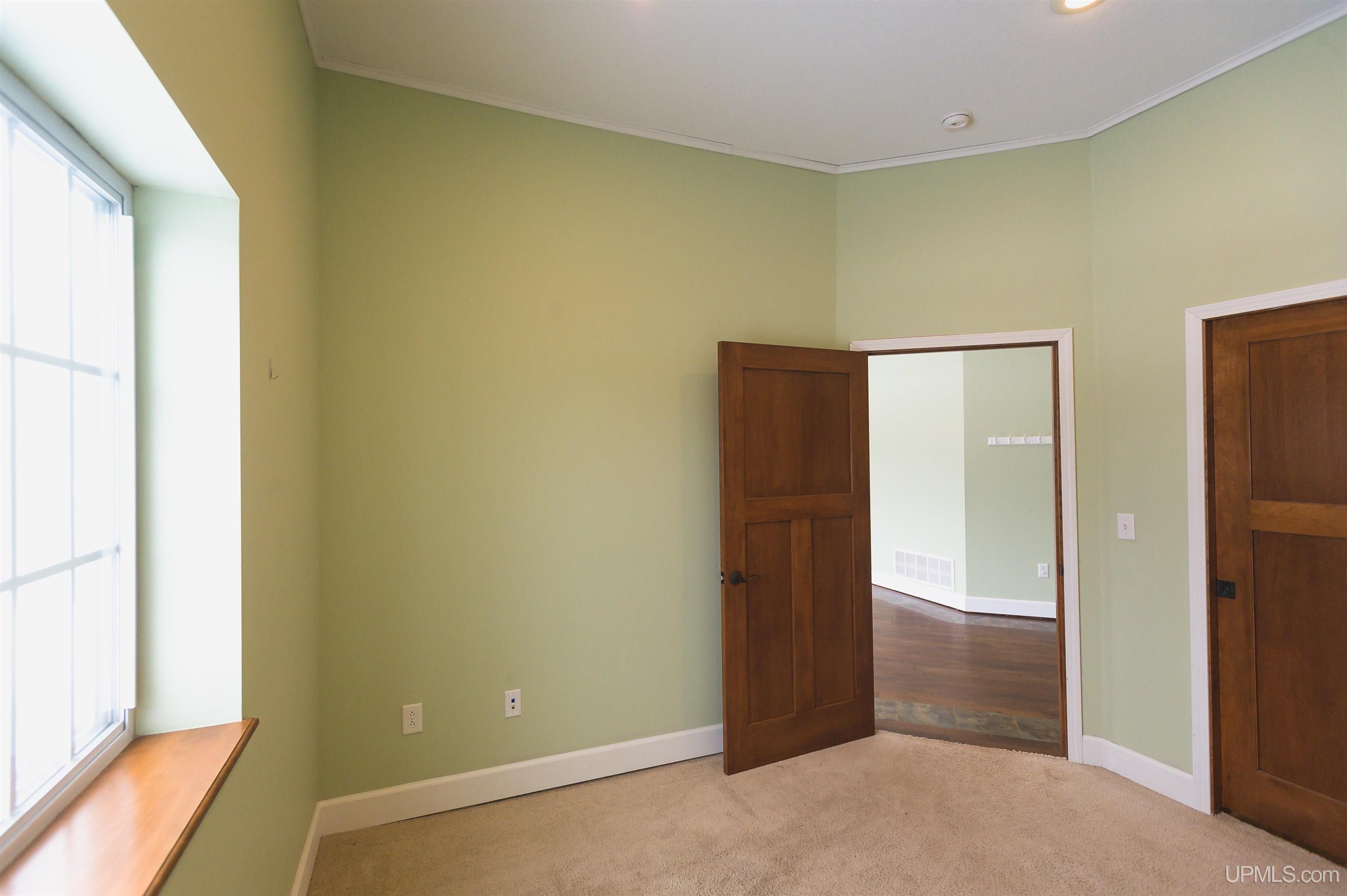 Houghton, Michigan, 49931, United States, 5 Bedrooms Bedrooms, ,2 BathroomsBathrooms,Residential,For Sale,1977730