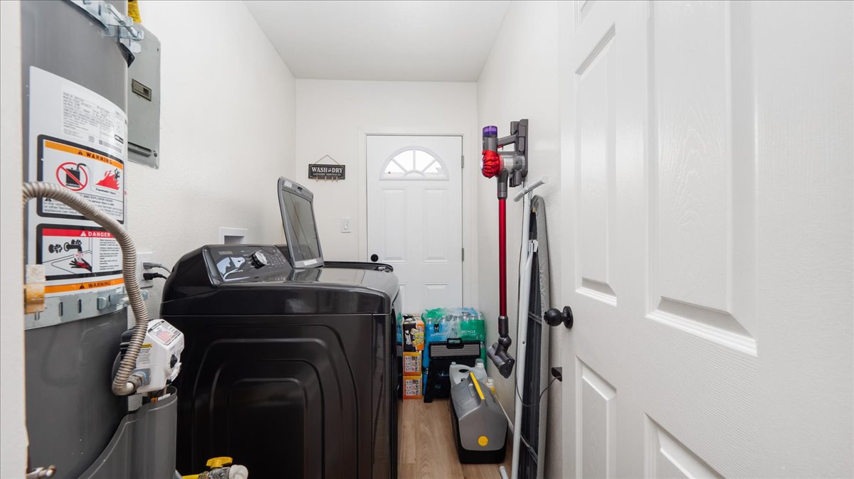 Montebello, California, 90640, United States, 2 Bedrooms Bedrooms, ,2 BathroomsBathrooms,Residential,For Sale,1930342