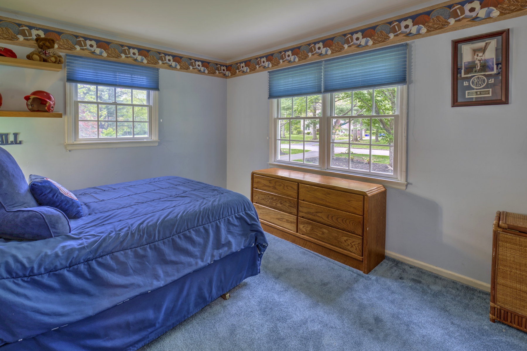  Expanded and Beautifully Maintained Custom Split Level Home - 物件實景