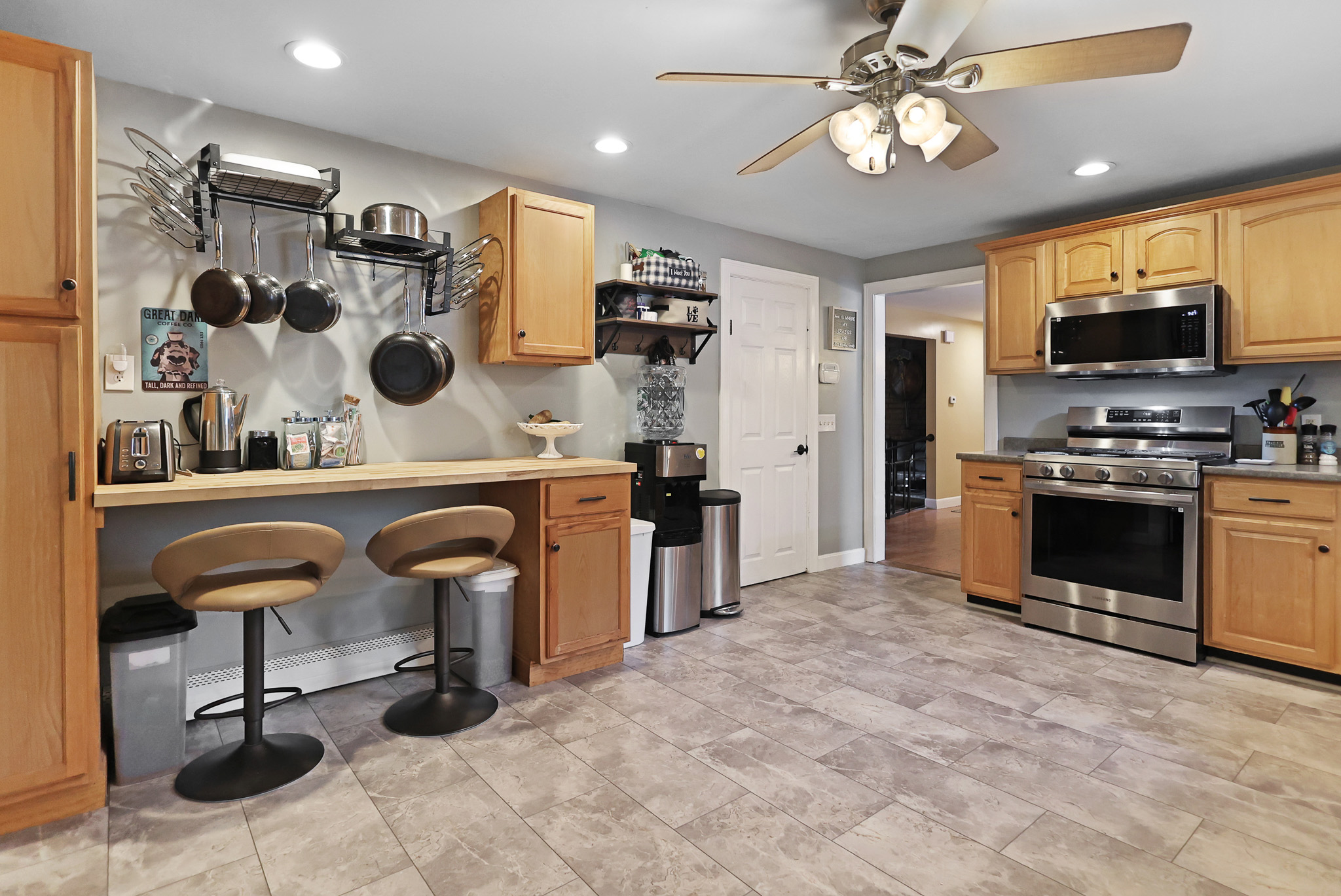 Haverhill, Massachusetts, 01830, United States, 3 Bedrooms Bedrooms, ,2 BathroomsBathrooms,Residential,For Sale,2048999