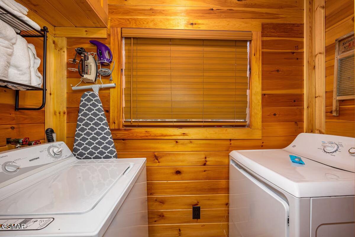 Gatlinburg, Tennessee, 37738, United States, 5 Bedrooms Bedrooms, ,4 BathroomsBathrooms,Residential,For Sale,2023747